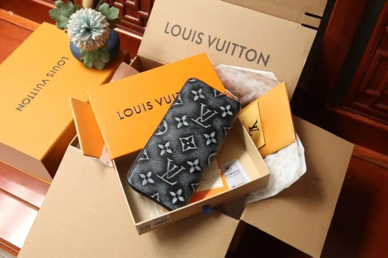 Alternative view of LV Wallets-1224