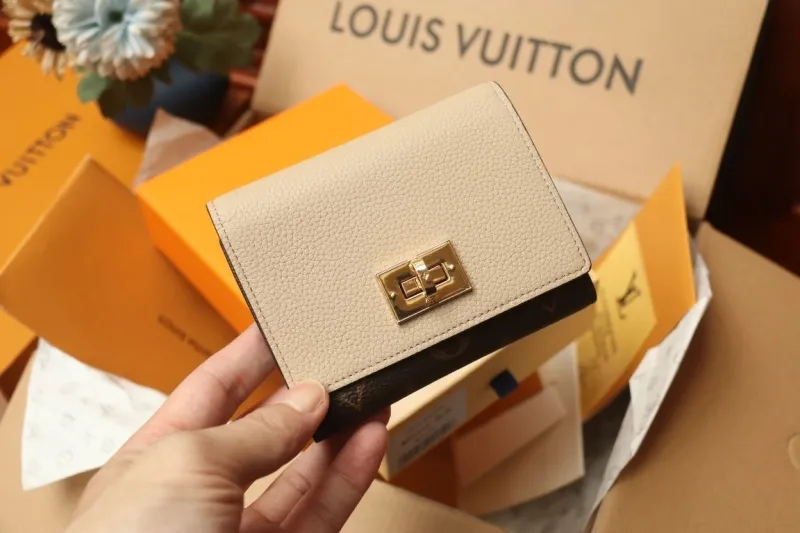 Alternative view of LV Wallets-1225