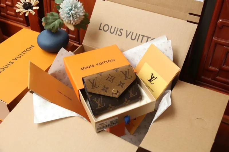 LV Wallets-1228