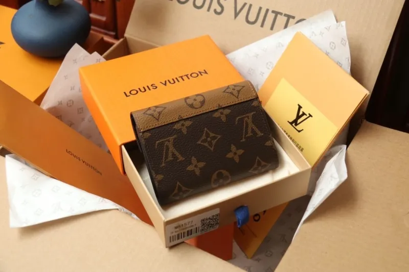 Alternative view of LV Wallets-1228