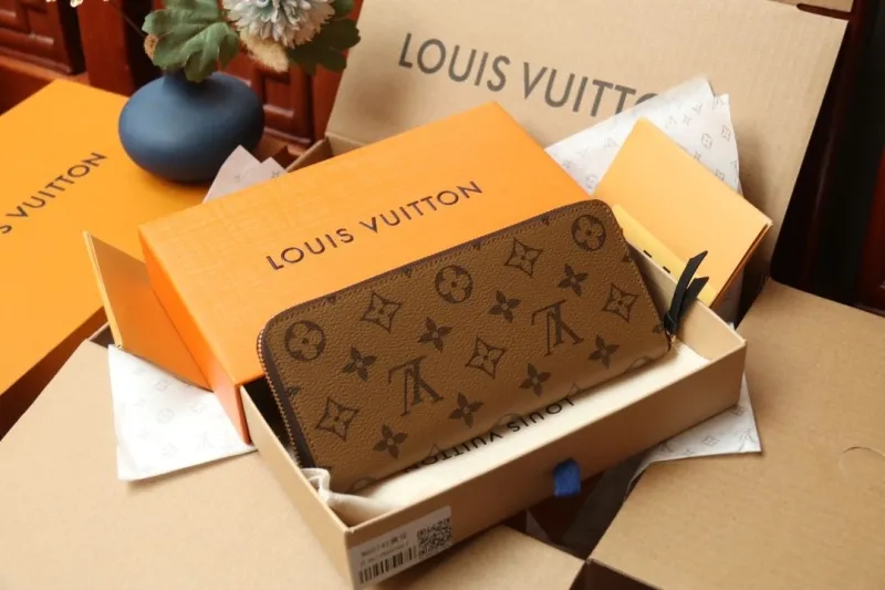 Alternative view of LV Wallets-1229