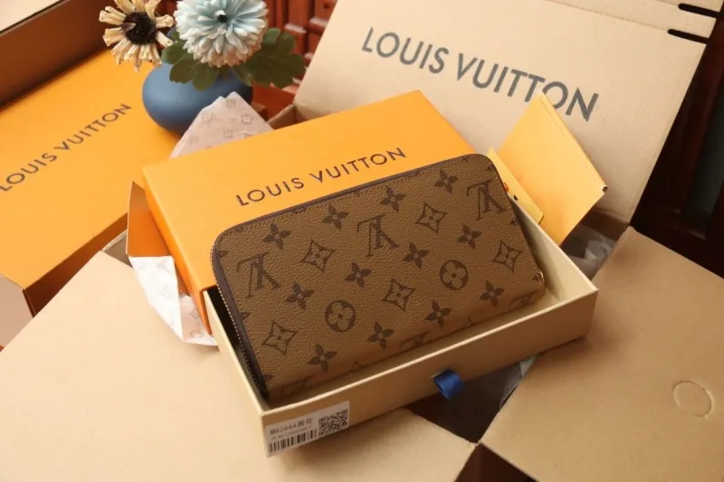 Alternative view of LV Wallets-1231