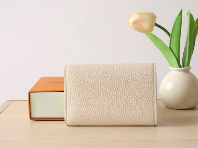 Alternative view of LV Wallets-1235