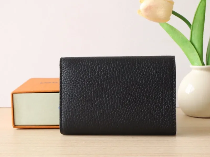 Alternative view of LV Wallets-1236