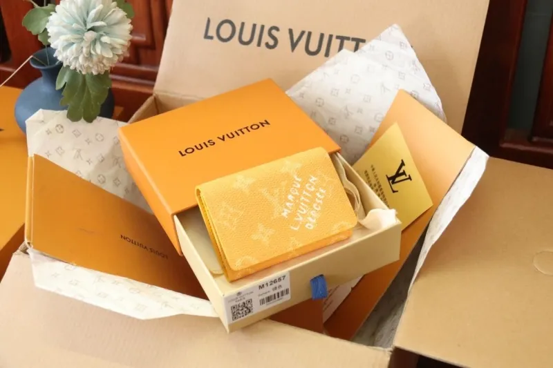 LV Wallets-1238