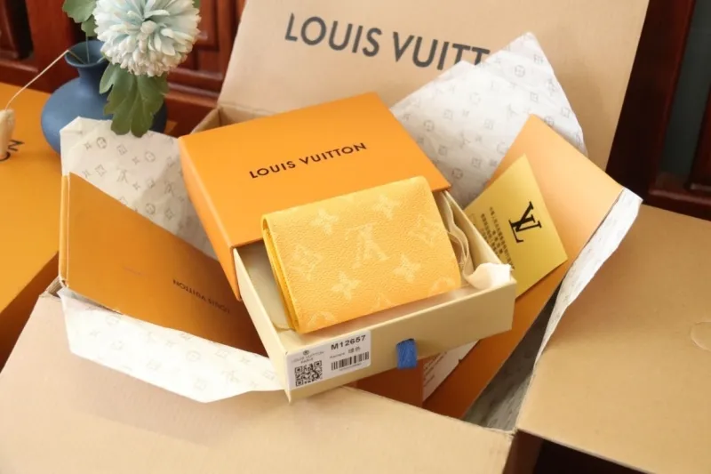 Alternative view of LV Wallets-1238