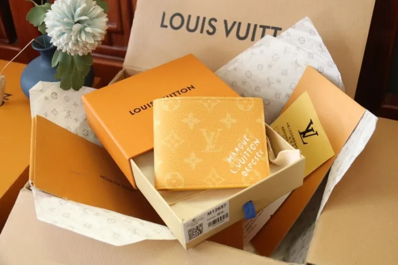 LV Wallets-1239
