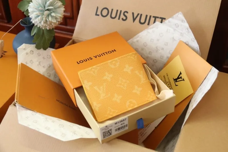 Alternative view of LV Wallets-1239