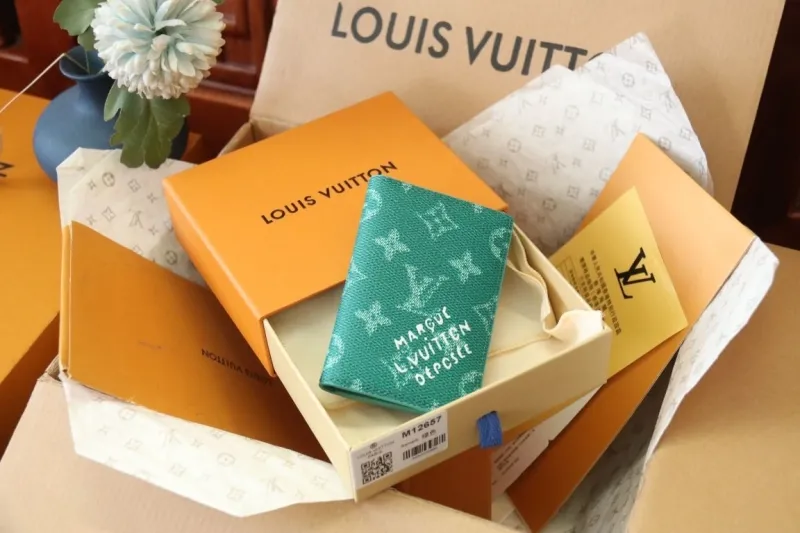 LV Wallets-1241
