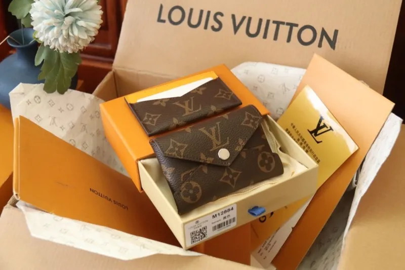 LV Wallets-1243