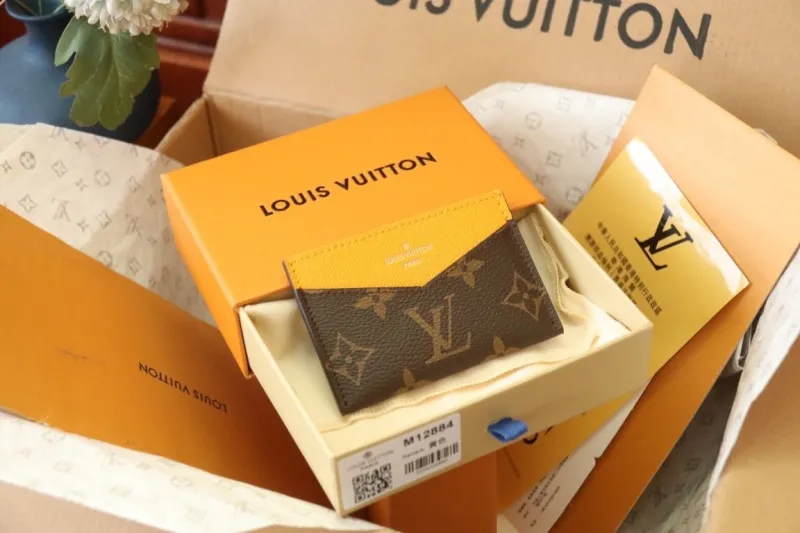 Alternative view of LV Wallets-1243