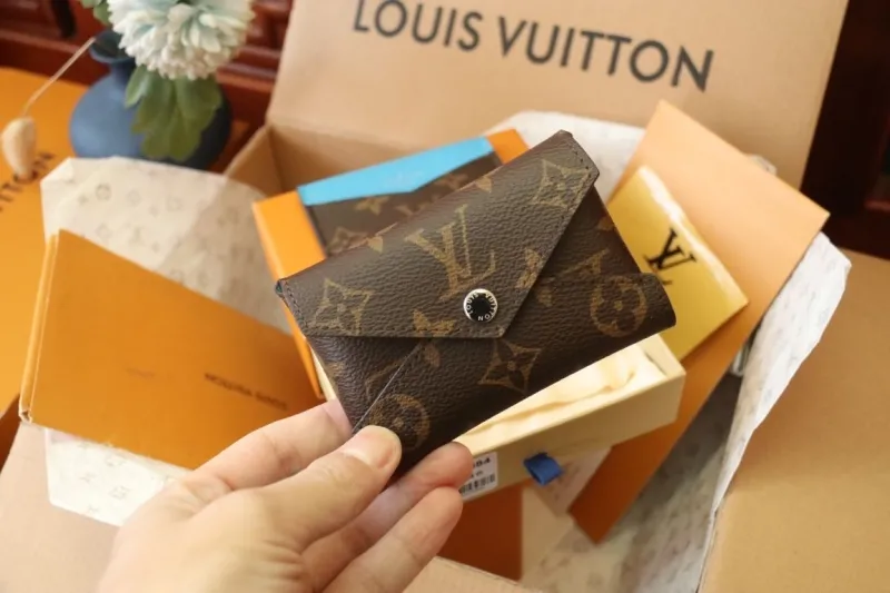 Alternative view of LV Wallets-1244