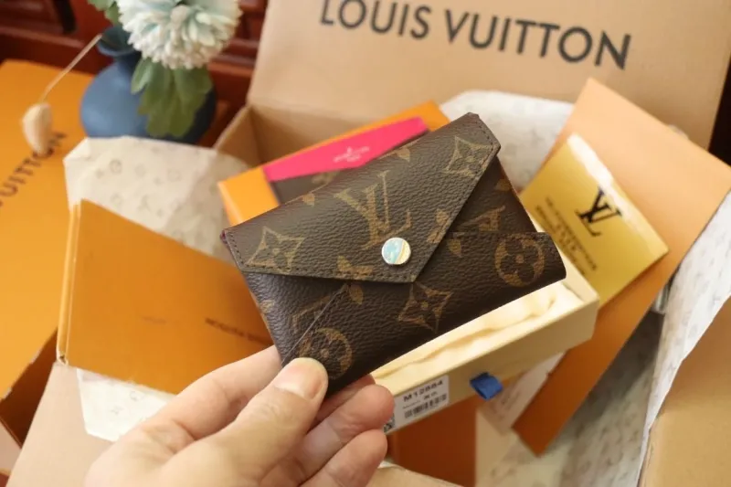Alternative view of LV Wallets-1245