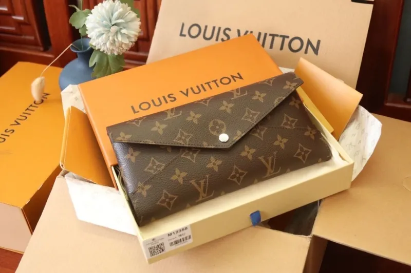 LV Wallets-1246