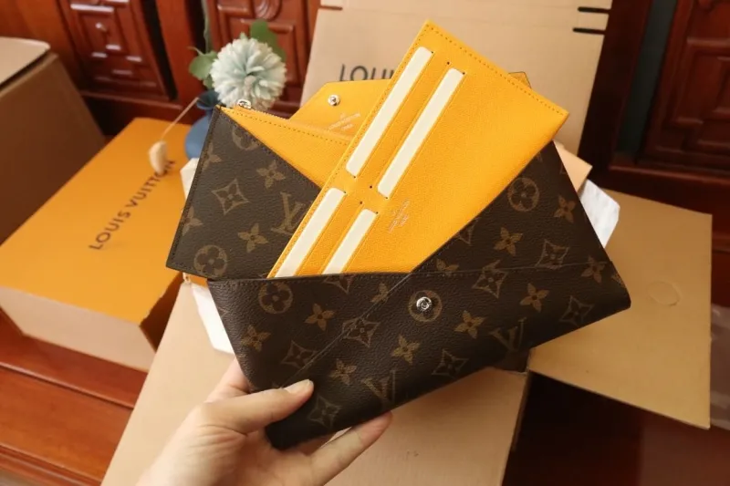 Alternative view of LV Wallets-1247