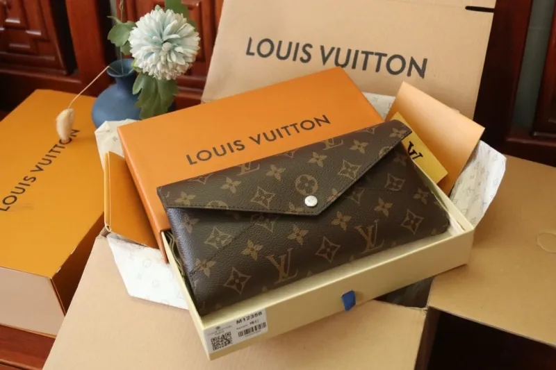 LV Wallets-1248