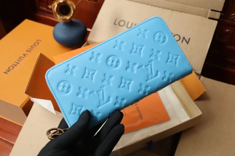 Alternative view of LV Wallets-1249