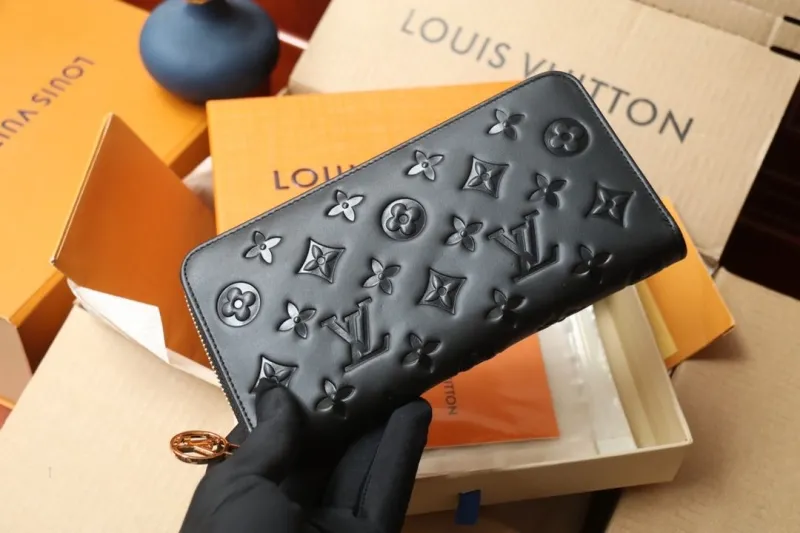 Alternative view of LV Wallets-1251
