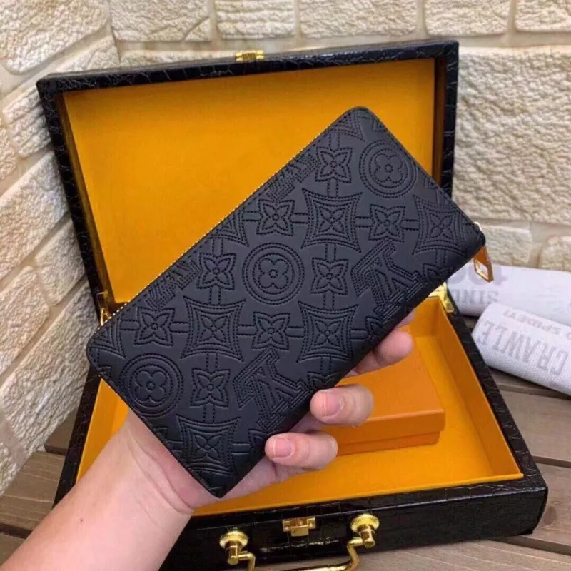 Alternative view of LV Wallets-1252