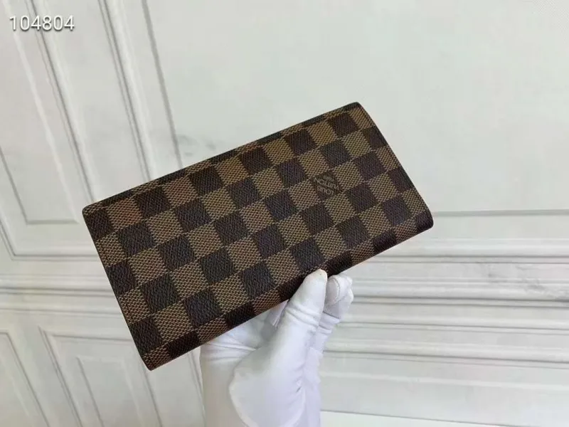 Alternative view of LV Wallets-1254