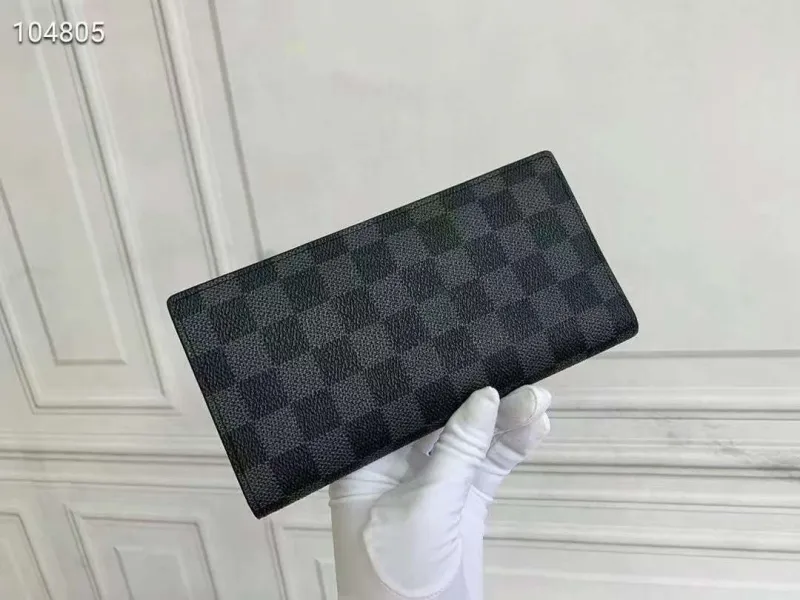 Alternative view of LV Wallets-1255