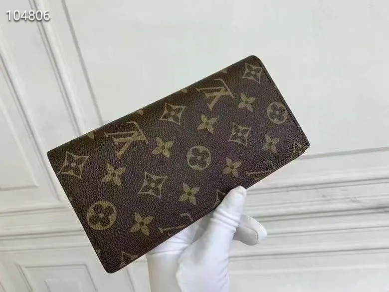 Alternative view of LV Wallets-1256