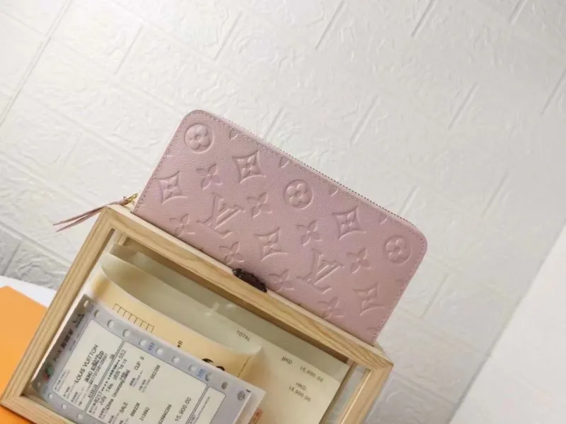 Alternative view of LV Wallets-1260