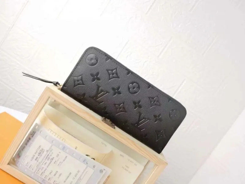 Alternative view of LV Wallets-1261