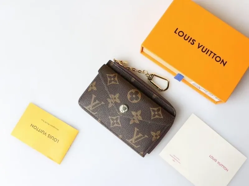 Alternative view of LV Wallets-1263