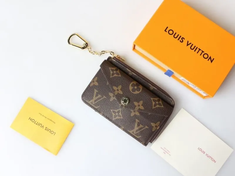 Alternative view of LV Wallets-1264