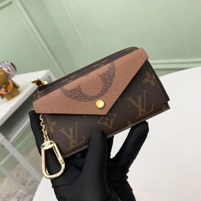 Alternative view of LV Wallets-1266