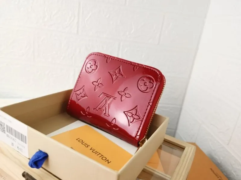 Alternative view of LV Wallets-1270