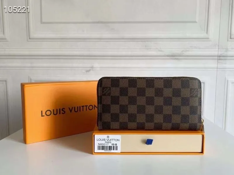 LV Wallets-1276