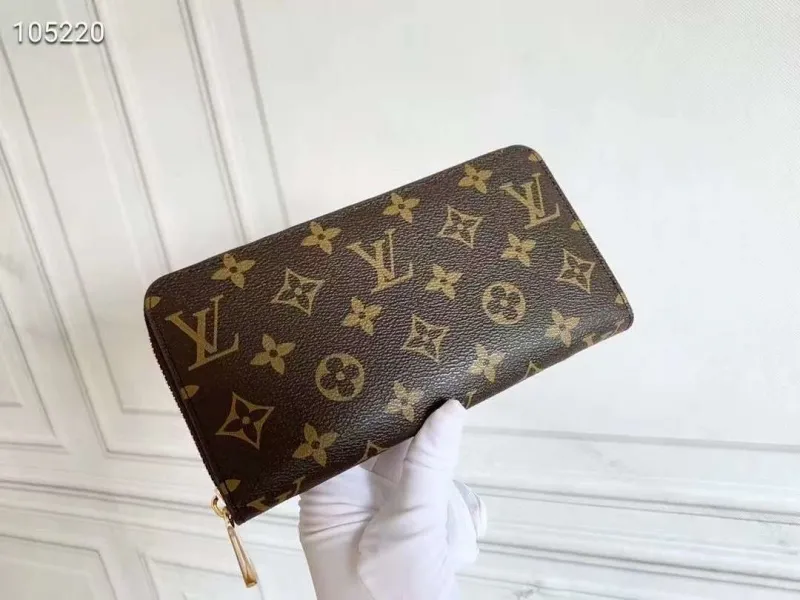 Alternative view of LV Wallets-1277