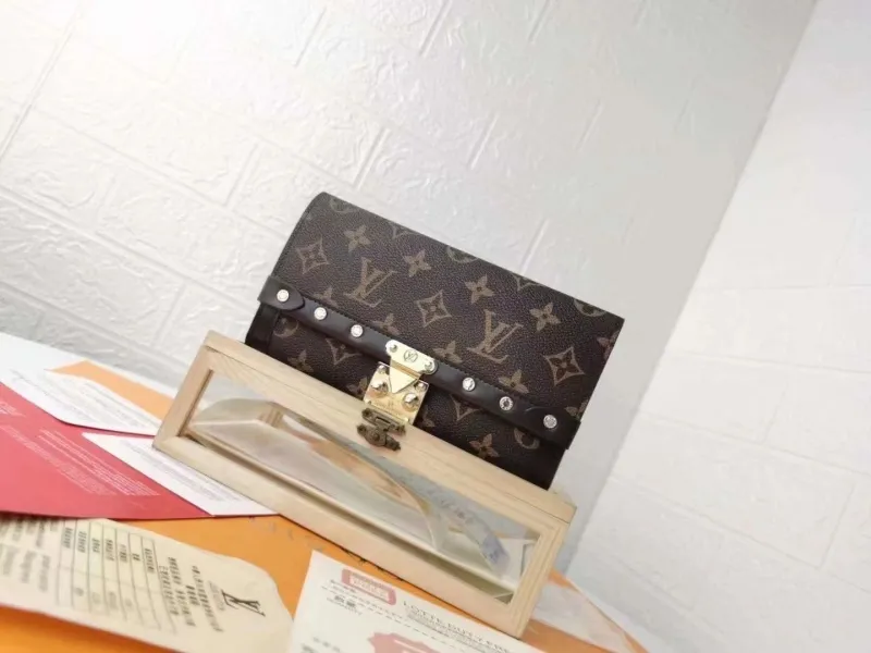 LV Wallets-1279