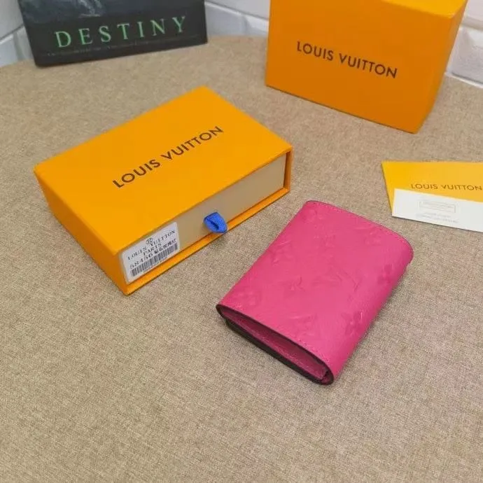 Alternative view of LV Wallets-1281