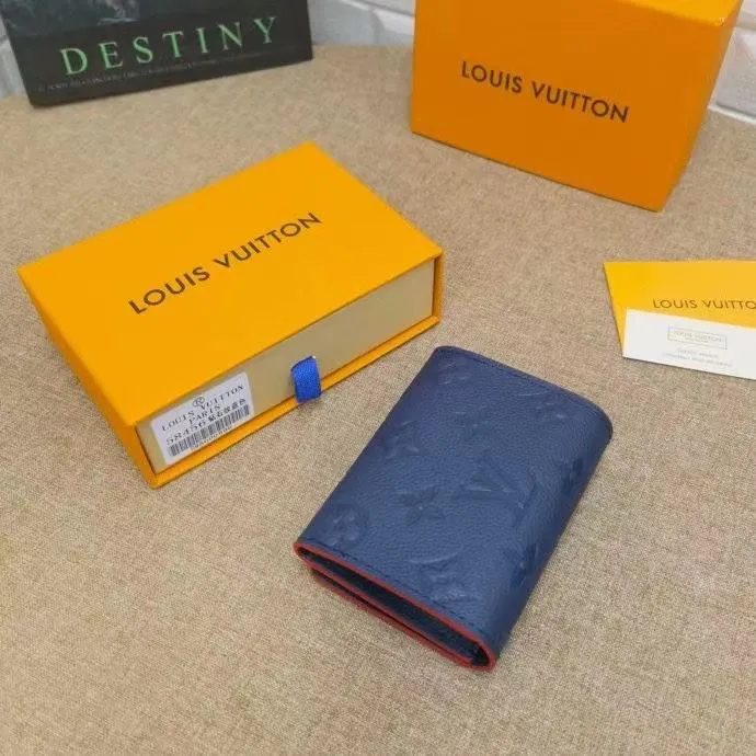Alternative view of LV Wallets-1282