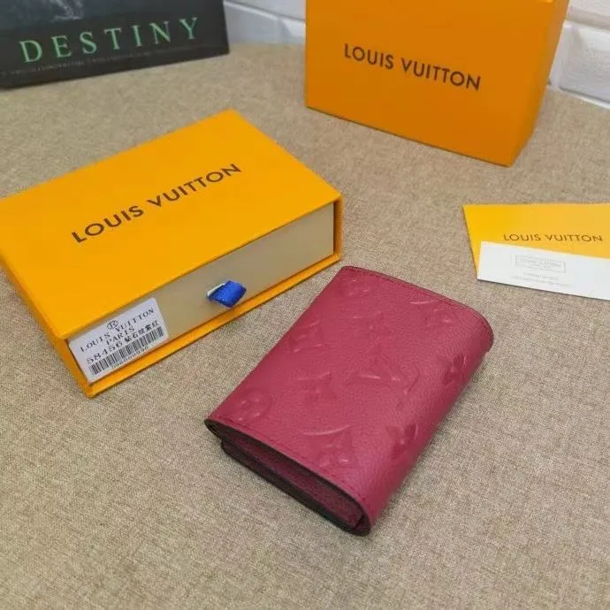 Alternative view of LV Wallets-1283