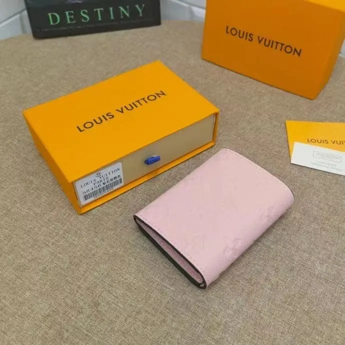 Alternative view of LV Wallets-1284