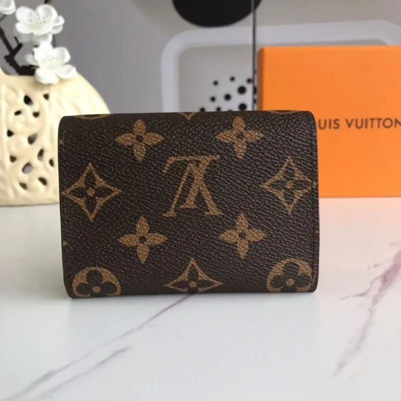 Alternative view of LV Wallets-1287