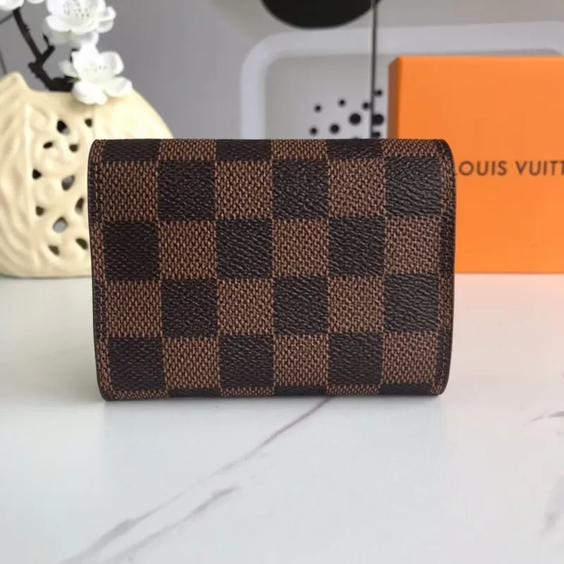 Alternative view of LV Wallets-1288