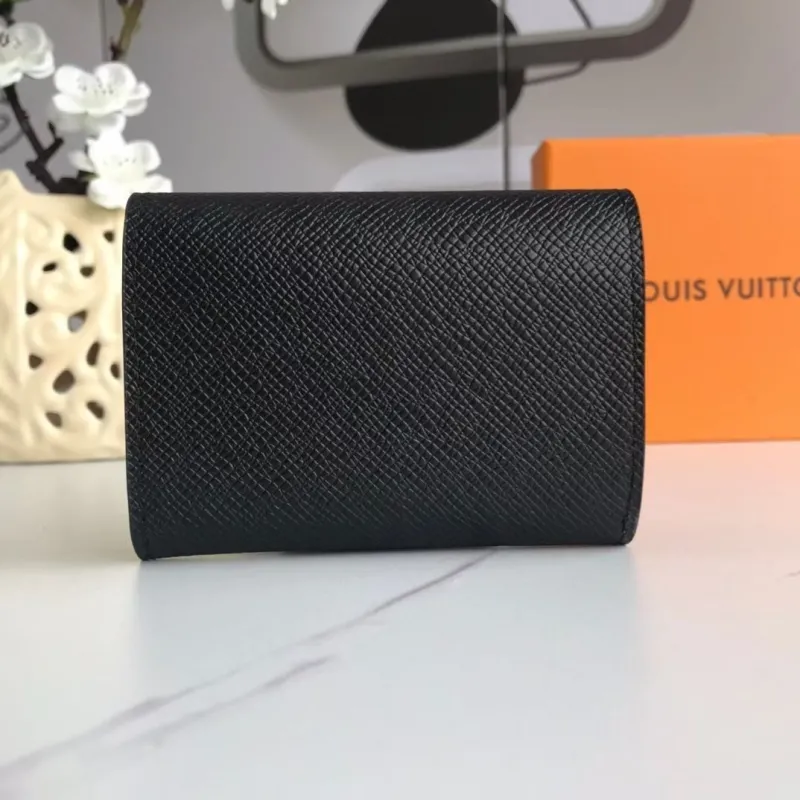 Alternative view of LV Wallets-1289