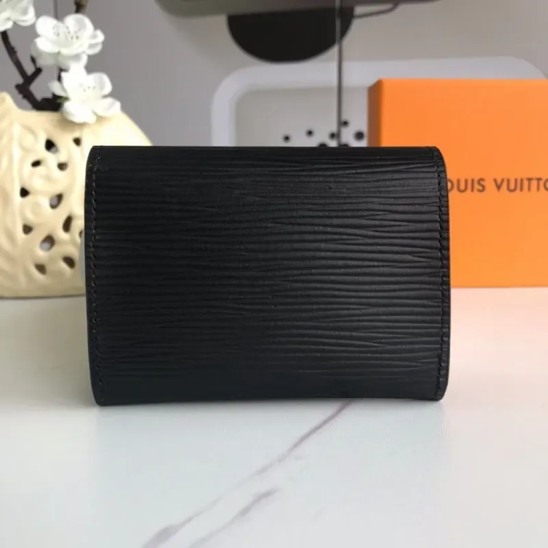 Alternative view of LV Wallets-1290