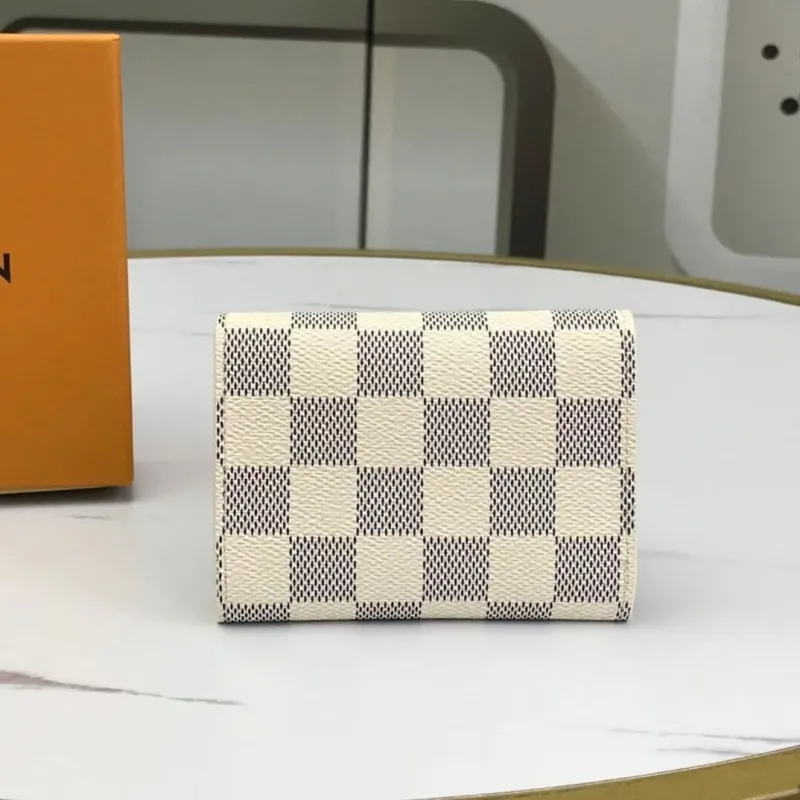 Alternative view of LV Wallets-1292