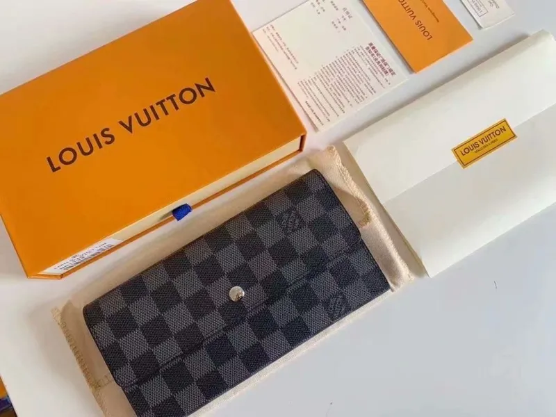 LV Wallets-1298