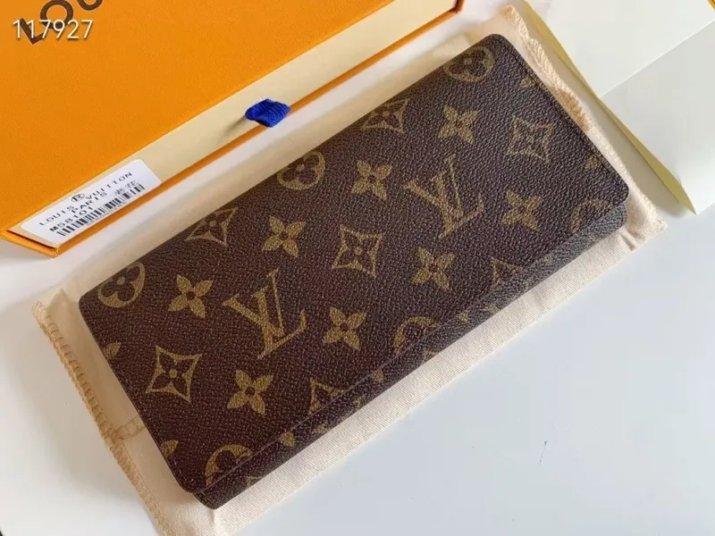 Alternative view of LV Wallets-1301