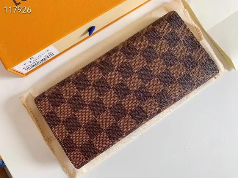 Alternative view of LV Wallets-1302