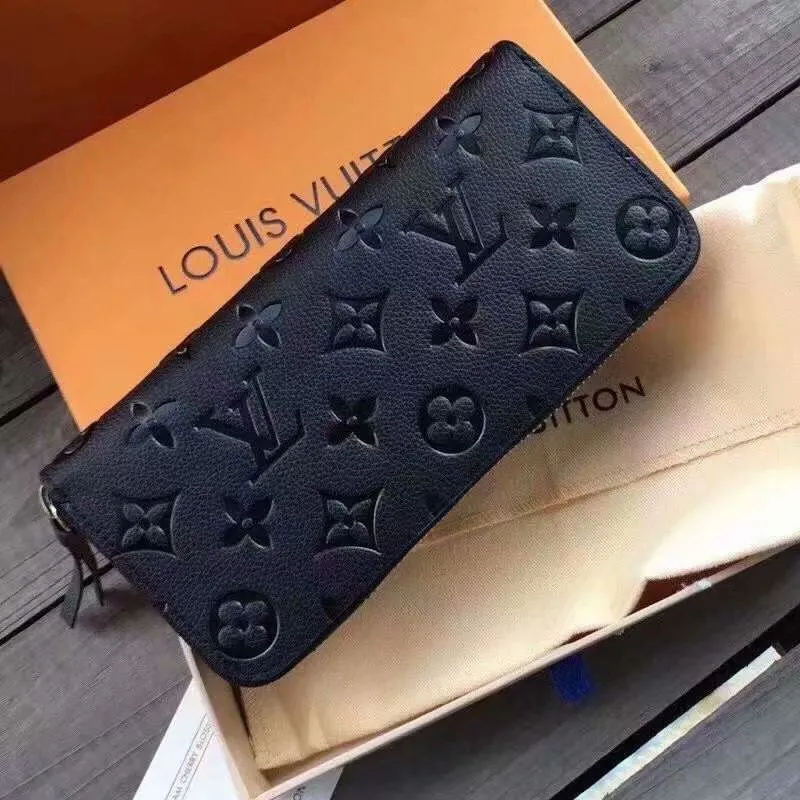 Alternative view of LV Wallets-1305