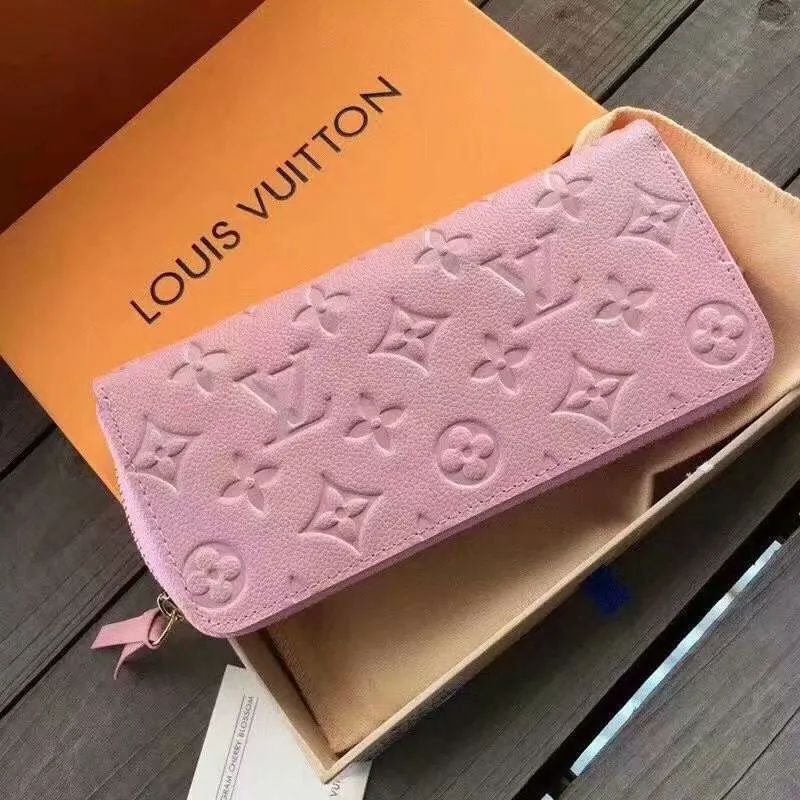 Alternative view of LV Wallets-1306