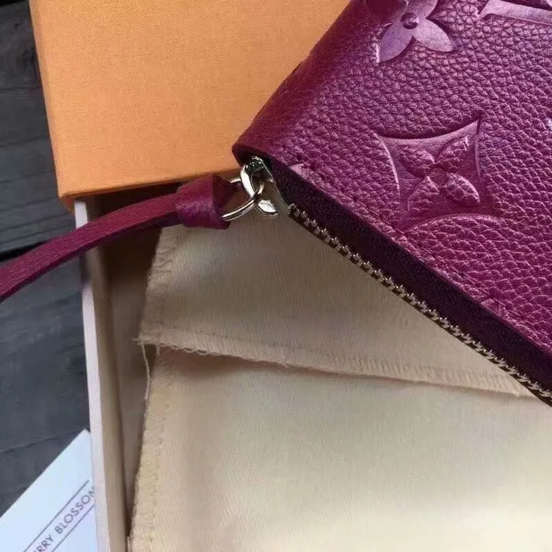 Alternative view of LV Wallets-1308